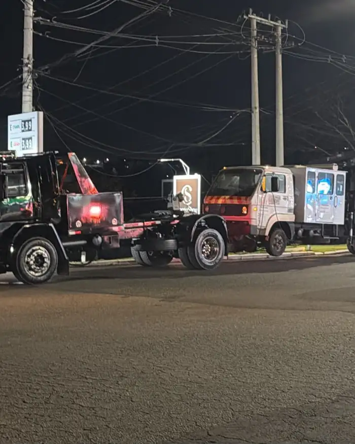 Guincho da Guincho Franco da Rocha SP atendendo de madrugada em posto de combustível