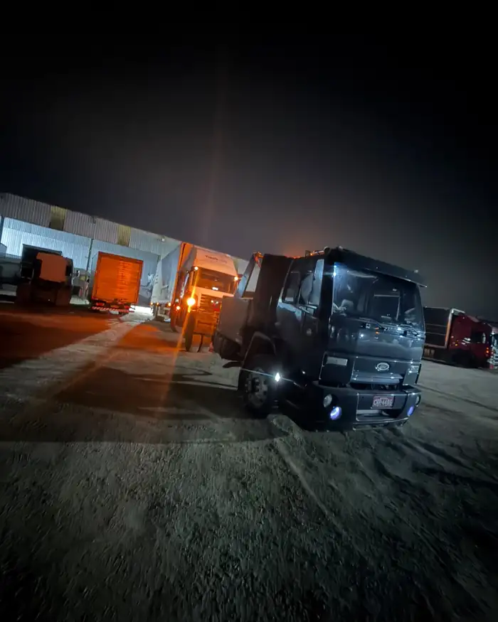 Guincho em plantão noturno no pátio